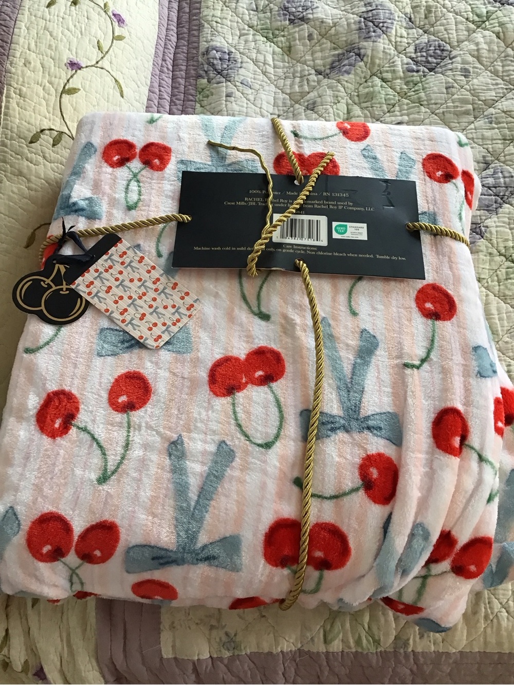 New RACHEL Roy Cherry 🍒 Print Plush Throw 90” x 90”